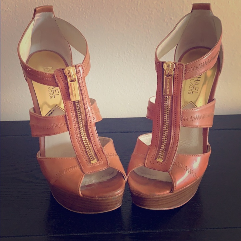 Michael kors camel heels